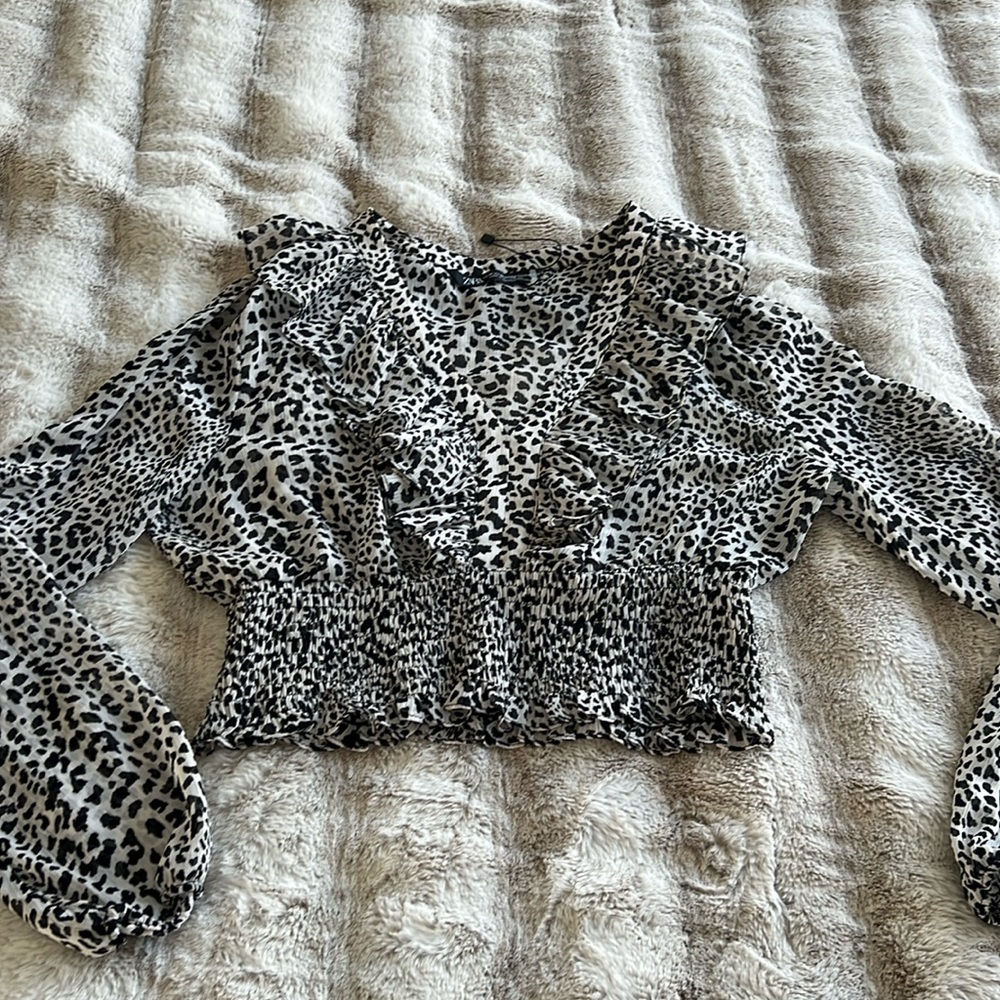 Zara size medium shirt , new without tags